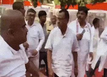 VIDEO : રાહુલ ગાંધીની યાત્રામાં બબાલ, કોંગ્રેસ કાર્યકર્તાઓએ યુવકની કરી ધોલાઈ, દિગ્ગજ નેતાએ પણ મારી થ…