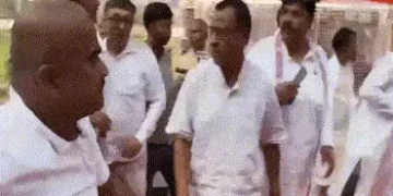 VIDEO : રાહુલ ગાંધીની યાત્રામાં બબાલ, કોંગ્રેસ કાર્યકર્તાઓએ યુવકની કરી ધોલાઈ, દિગ્ગજ નેતાએ પણ મારી થ…