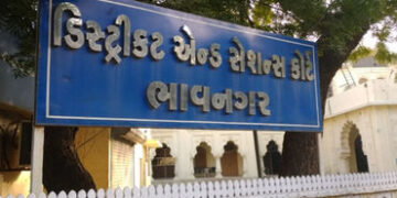 મારી મુદ્દત આપ, મુદ્દત આપ.. : નશાખોર તહોમતદારે કોર્ટ પરિસરમાં હંગામો મચાવ્યો | Give me my time give …