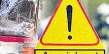 આયશર ચાલકે બાઇકને અડફેટે લેતા બેને ઇજા | Two injured after Eicher driver hits bike