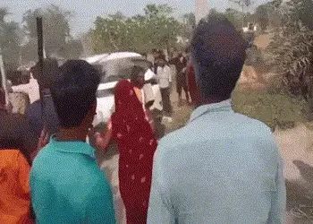 VIDEO : બિહારમાં સાંસદ અને જિલ્લા મેજિસ્ટ્રેટના વાહન પર પથ્થરમારો, આરોપીઓને પકડવા દરોડા, 20 સામે FIR…