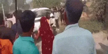 VIDEO : બિહારમાં સાંસદ અને જિલ્લા મેજિસ્ટ્રેટના વાહન પર પથ્થરમારો, આરોપીઓને પકડવા દરોડા, 20 સામે FIR…