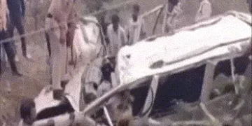 મધ્યપ્રદેશમાં ભયાનક અકસ્માત, કાર 30 ફૂટ નીચે નદીમાં ખાબકી, ચારના મોત, બે ગંભીર | Madhya Pradesh : A …