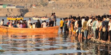 ઉત્તરવાહિની નર્મદા પરિક્રમામાં અંધાધૂંધી બાદ તંત્રની દોડધામ,20 બસ અને 30 નવી બોટ મુકી | After chaos …
