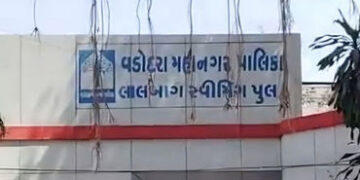 વડોદરામાં લાલબાગ સ્વિમિંગ પૂલના તરવૈયાઓ દ્વારા 10 વર્ષની અને લાઈફ ટાઈમ મેમ્બરશીપની માગણી | Swimmers …