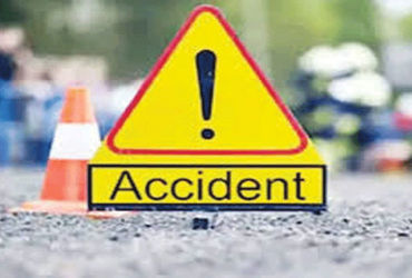 ટ્રકને કારે પાછળથી ટક્કર મારતા ક્લીનર ઉછડીને બહાર પડતાં મોત | Cleaner dies after being thrown from t…