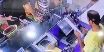 સુરતમાં IT એન્જિનિયરનાં આપઘાત કેસમાં ઘટસ્ફોટ, દુકાનમાંથી છરો ખરીદતા CCTV સામે આવ્યા | IT engineer’s …