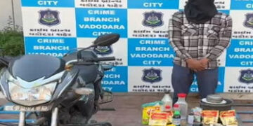 દાગીના ચમકાવી આપવાના નામે સોનું ગાળી લેતો ઠગ વડોદરામાં પકડાયો, ભાગે આવેલા 80000 કબ્જે | A thief who …