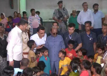 બંગાળમાં રાહત શિબિરમાં મુર્શિદાબાદ હિંસા પીડિતોને મળ્યા રાજ્યપાલ બોસ, કહ્યું- કડક કાર્યવાહી થશે