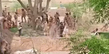 VIDEO : આંબેડકરની મૂર્તિ હટાવવા મુદ્દે સિદ્ધાર્થનગરમાં બબાલ, ગ્રામજનોએ પથ્થરમારો કરતા પોલીસનો લાઠીચા…