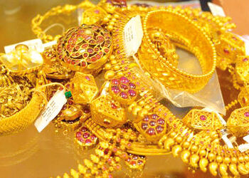 સોનામાં નવો વિક્રમ : રૂ. 1,00,000ની સપાટીએ | Gold hits new record: Rs 100 000