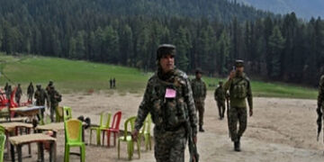 કાશ્મીરમાં વધુ આતંકી હુમલાની ભીતિ 87 માંથી 48 પર્યટન સ્થળો બંધ કરાયા | 48 out of 87 tourist spots cl…