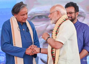‘એક ભારતીય હોવાના કારણે…’ કોંગ્રેસની ‘લક્ષ્મણ રેખા’વાળી ચેતવણીનો શશિ થરુરે આપ્યો જવાબ | Shashi Tha…
