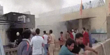 હૈદરાબાદમાં ઐતિહાસિક ચારમિનાર નજીક ઈમારતમાં ભીષણ આગ, 17ના મોતની આશંકા | hyderabad charminar gulzar h…