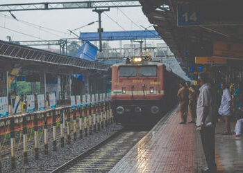 ગમે ત્યાં થૂંકનારા, ગંદકી ફેલાવનારાઓ સામે કડક કાર્યવાહી, રેલવે ત્રણ મહિનામાં 31000 લોકોને ફટકાર્યો દ…