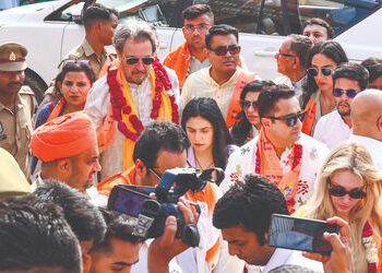 VIDEO : દુનિયાના સૌથી અમીર વ્યક્તિના પિતા શ્રી રામલલાના ભક્ત બન્યા, પહોંચ્યા અયોધ્યા | Elon Musk Fat…
