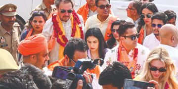 VIDEO : દુનિયાના સૌથી અમીર વ્યક્તિના પિતા શ્રી રામલલાના ભક્ત બન્યા, પહોંચ્યા અયોધ્યા | Elon Musk Fat…