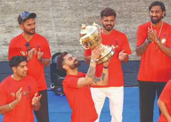 VIDEO : ‘ઝડપથી કાર્યક્રમ પૂર્ણ કરવાનો છે’ ચિન્નાસ્વામી સ્ટેડિયમમાં નાસભાગ બાદ બોલ્યો વિરાટ કોહલી | K…