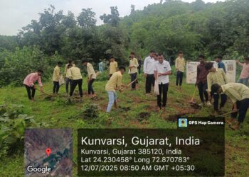 વનવાસી ઉત્કર્ષ મંડળની 10 આશ્રમશાળાઓમાં સીડ બોલ કાર્યક્રમ યોજાયો