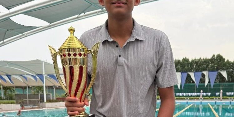 જુનિયર સ્ટેટ એક્વેટિક ચૅમ્પિયનશિપ 2025 માં શ્રેષ્ઠ સ્વિમરનો પુરસ્કાર મેળવતો જહાંન પટેલ