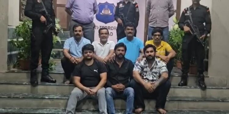 ગુજરાત એટીએસએ હથિયારના લાયસન્સ અને વેચાણના નેટવર્કનો પર્દાફાસ કરી સાતની ધરપકડ કરી