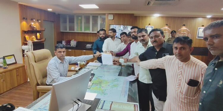 સુરતની પાટીદાર દીકરીને ન્યાય મળે તે માટે કુર્મી સેના દ્વારા રાજકોટ કલેકટરને આવેદન