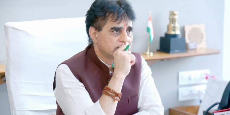 ઘેલા સોમનાથ ખાતે આચાર્ય-શિક્ષકોને સોંપાયેલી જવાબદારી સંદર્ભે શિક્ષણ રાજ્ય મંત્રી શ્રી પ્રફુલભાઈ પાનસ…