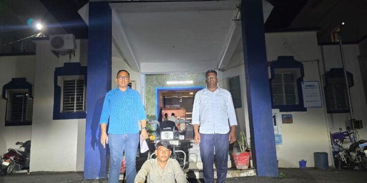 ચીખલા હેલીપેડ ખાતેથી એલસીબીએ બાઈક ચોર પકડ્યો