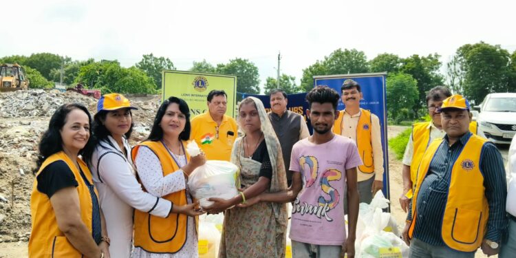 અમદાવાદ સીટી, મેટ્રો સીટી અને અમદાવાદ ગેટવે ત્રણે લાયન્સ ક્લબ તરફથી કાર્ય વર્ષના પ્રથમ દિવસે કીટ વિતરણ