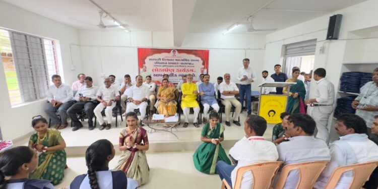 તળાજા સરકારી ઉચ્ચતર માધ્યમિક શાળા(વિજ્ઞાન પ્રવાહ) ના નવા શિક્ષણ સદનનું લોકાર્પણ કરતા કેન્દ્રીય મંત્ર…