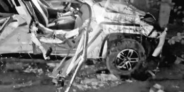 લગ્નની ખુશી માતમમાં ફેરવાઈ: UPમાં વરરાજાની કાર પર દીવાલ સાથે ટકરાઈ, વર સહિત પાંચ લોકોના મોત