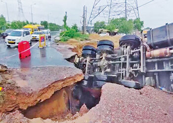 ગુરૂગ્રામમાં જળબંબાકાર, ભૂવા પડતાં અનેક વાહનો પાણીમાં ગરકાવ