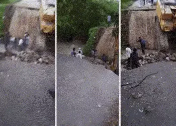 VIDEO: ગંભીરા બાદ જૂનાગઢમાં બ્રિજ તૂટ્યો, માંગરોળના આજક ગામે રિપેરિંગ કરતી વખતે બની ઘટના | After Vad…