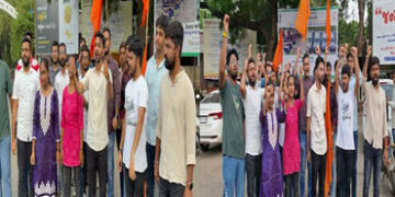 ઓડિશામાં યુવતીના આત્મહત્યાના બનાવ બાદ જામનગરમાં ABVPના કાર્યકરો દ્વારા લાલબંગલા પાસે વિરોધ પ્રદર્શન …