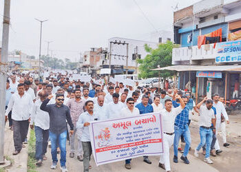 સાબર ડેરી બાદ અમૂલે ખરીદેલી જમીનનો વિવાદ: વિરપુરમાં પશુપાલકોનો હલ્લાબોલ | Controversy over land purc…