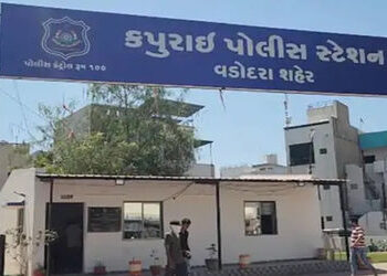 બાકી નાણાંની વસુલાત માટે ધમકી આપનાર વ્યાજખોર સામે વેપારીની ફરિયાદ | Trader files complaint against u…