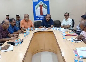 કોર્પોરેશનની સમીક્ષા બેઠકમાં લોક સુવિધાના ભાગરૂપે જરૂરી કાર્યવાહી તાત્કાલિક ધોરણે કરવા સૂચના | Instr…