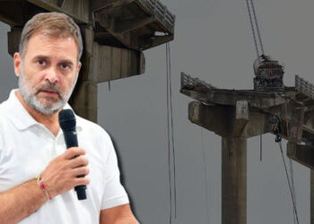 આણંદમાં રાહુલ ગાંધીના કાર્યક્રમમાં હોબાળોઃ પોલીસે ગંભીરા બ્રિજ પીડિતોને અટકાવતા કોંગ્રેસી કાર્યકરોનો…