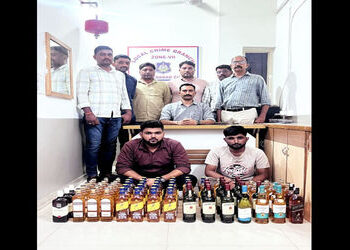 અમદાવાદ: ખાસ ગ્રાહકો માટે મોંઘા ભાવની વિદેશી દારૂની બોટલો સાથે બે યુવકો ઝડપાયા | Two youths caught w…