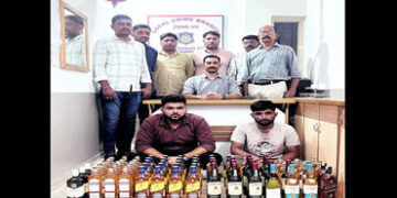 અમદાવાદ: ખાસ ગ્રાહકો માટે મોંઘા ભાવની વિદેશી દારૂની બોટલો સાથે બે યુવકો ઝડપાયા | Two youths caught w…