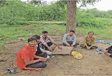 પોલીસે સ્થળ પરથી 15 હજારથી વધુની રોકડ જપ્ત કરી, 6 સામે ગુનો નોંધ્યો | Police seized over 15 thousand…