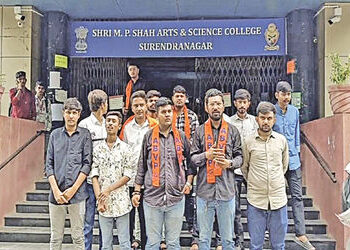 કોલેજમાં લોકમેળાનું આયોજન થતાં એબીવીપી-વિદ્યાર્થીઓનો વિરોધ | ABVP students protest against organizin…