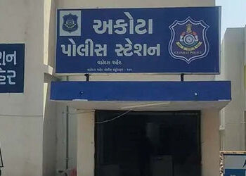 ડી માર્ટના કેશ ઓફિસર વિરુદ્ધ મેનેજરે ચોરીની ફરિયાદ નોંધાવી | Manager files theft complaint against D…