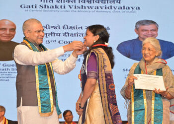 ગતિ શક્તિ વિશ્વવિદ્યાલયનાં 3જા દીક્ષાંત સમારોહમાં 194 વિદ્યાર્થીઓને પદવી એનાયત | 194 students awarde…