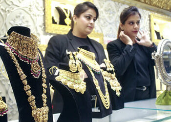 કિંમતી ધાતુની તેજી પર બ્રેક વાગી, સોનું એક લાખ અંદર, ચાંદીમાં પણ નોંધાયો ઘટાડો, જાણો આજના ભાવ | Gold…
