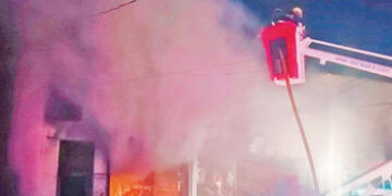 સોજીત્રાના નવા ઘરા પાસે હાર્ડવેરની દુકાનમાં આગ : મેજર કોલ જાહેર | Fire breaks out in hardware shop n…