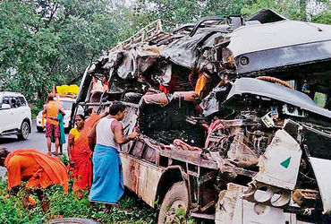 ઝારખંડમાં બસ-ટ્રકની ટક્કરમાં આઠ કાવડિયાનાં મોત, 24થી વધુ ઘાયલ