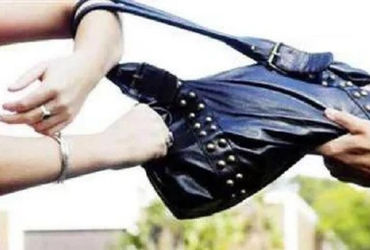 ભરૂચ અને અંકલેશ્વર ખાતે પર્સ સ્નેચિંગની ઘટનાઓ : બંને કિસ્સામાં બાઇક સવાર બે અજાણ્યા શખ્સો લેડીઝ પર્સ…