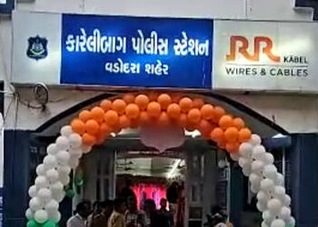 કારેલીબાગના મકાનમાંથી ચોરી કરેલા ફર્નિચરના સામાન સાથે બે મહિલા પકડાઇ | tow women caught who theft in…