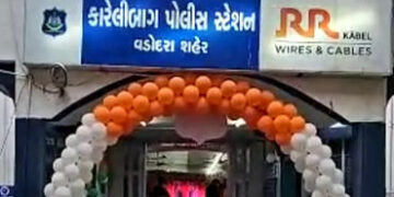 કારેલીબાગના મકાનમાંથી ચોરી કરેલા ફર્નિચરના સામાન સાથે બે મહિલા પકડાઇ | tow women caught who theft in…